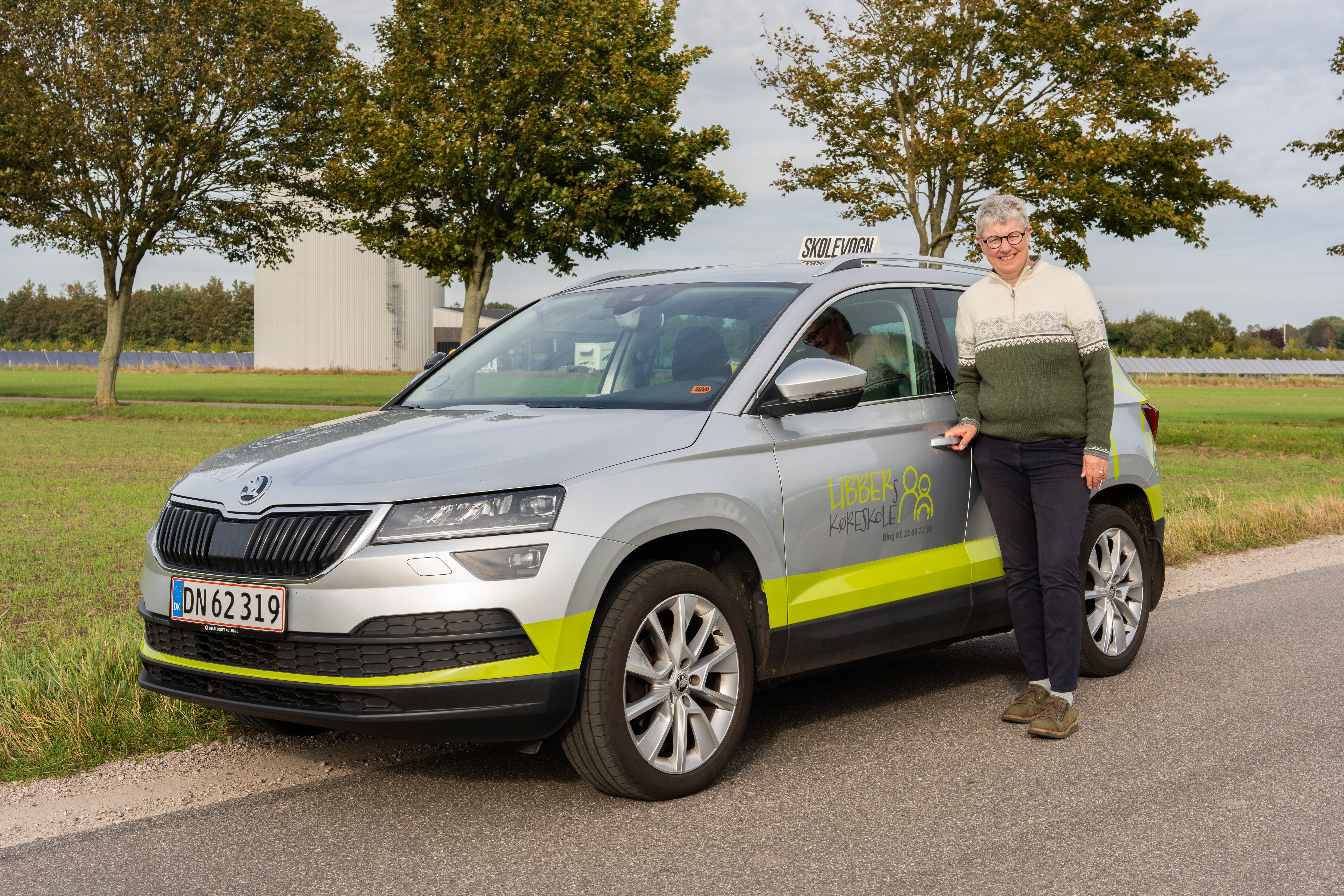 Libber med skolevognen i det danske landskab